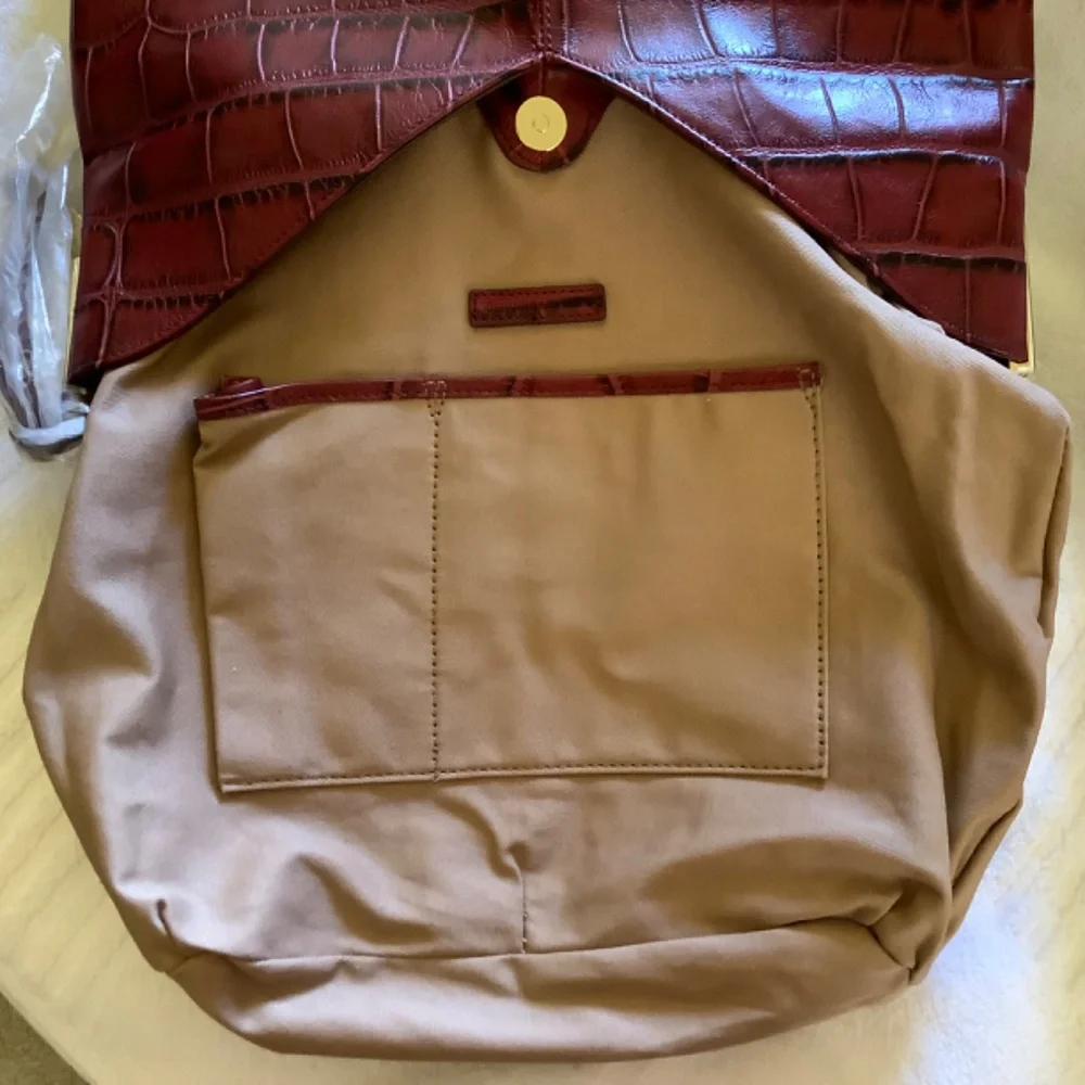 G.I.L.I. Leather Crocodile Embossed Hobo Bag Garnet SZ Large